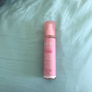 Cake naturally luxe beauty wave maker spray